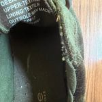 Bebe  size 7.5 green shoes Photo 6