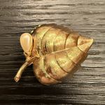 Vintage AVON Gold Tone Leaf Faux Pearl Textured Leaf Brooch Fall Pin Photo 1