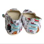 Toms  Christmas Cat Shoes 6.5 Photo 2