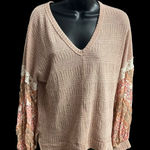 Hummingbird Women’s Peach Pink Floral Sweater Size Small Photo 0