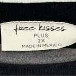 Free Kisses  Free Spirit Graphic Knot Tie Shirt Size 2X Photo 6