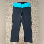 Lululemon  Water Bound Crops Black and Blue Tropics Size 4 Photo 4