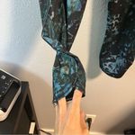 Lululemon  Run: Top Speed Crop *Full-On Luxtreme
Floral Backdrop Blue Denim Multi Photo 6