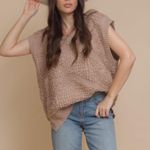 POL  Oversized textured sweater vest with hood Photo 1
