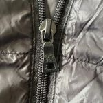 Peace Love World Ultra Lightweight Down Fill Black Packable Hoodie Vest size XL Photo 2