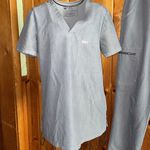 Catarina Scrub Tops for Women — Classic Fit, 1 Pocket FIGS YOLA pants XS/SM Photo 2