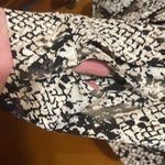 Women’s snake print shirt Black Size 2X Photo 2