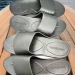 Cloud Nine Soakology Spa Slides Sz 10-11 M / Sz 7-8 W Photo 0