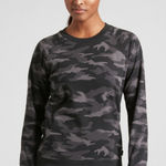 Athleta  Triumph Women XL Black Gray Cam Crew Neck Sweatshirt Long Sleeve Fleece Photo 0
