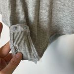 On Twelfth Boutique Gray Ribbed Puff Short Sleeve Pearl Detail Bodysuit Size Med Photo 5