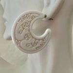Avon White Carved Hoops post retro Photo 2