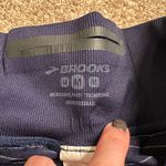 Brooks  Streaker Capri Leggings Photo 2