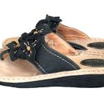 Clarks Artisan Leather Flower Petal Thong Sandal Sz. 10M Black Wedge Low Heel Photo 0