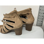 Womans Crown Vintage Size 8.5 Tan Faux Suede Strappy Laces Zip Heel Sandals Brown Photo 3