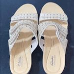 Clarks NWOT Women's 12 TAN HOOK LOOP STRAPS COMFORT SANDAL SCALLOPED ACCENTS Photo 1