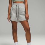 Lululemon ၁၁ Multi-Pocket Cargo High-Rise Hiking Short 5"
Seal Grey Photo 3