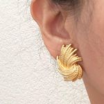 Monet Vintage  Signed Gold-tone Wheat Spray Rope Feather Clip On Earrings Photo 2