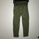 Free People  Movement green cropped athletic leggings women’s size Medium / Large Photo 3