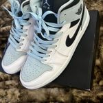 Jordan  1 mid se  Photo 1