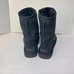 UGG Women's  Classic Short II Sheepskin Boots 1016223 - Black Sz 6 EUC Warm Cute Photo 3