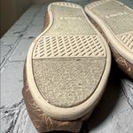 Toms  Women's Metallic Tan and Copper Gold Leaf Pattern slip on Flats size 5.5 Photo 13
