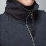 Lululemon En Route Jacket - size 6 Photo 3