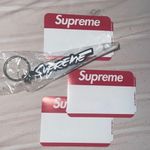 Supreme keychain Photo 0