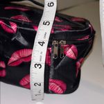 BLACK WITH PINK/RED LIP DESIGN COSMETICS CASE ZIPPER CLOSURE SMALL MIRROR INSIDE Photo 10
