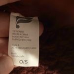 Fabletics  The Chunky Knit Beanie with Pom hat burgundy color brand new Photo 4