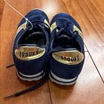 Brooks  Vanguard sneakers in navy blue suede with gold accents size 7 Photo 2
