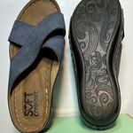 Soft Comfort Women's summer comfortable shoes.Size 8. $35. Photo 3