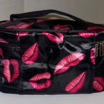 BLACK WITH PINK/RED LIP DESIGN COSMETICS CASE ZIPPER CLOSURE SMALL MIRROR INSIDE Photo 0