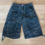 Edikted  Cargo Long Shorts Camo Size M Green Photo 0