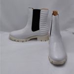 Journee Collection  Womens Chelsea Ankle Boots Size 9 White Chunky Lug Sole Photo 3