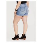 Torrid HIGH RISE SKINNY SHORT SHORT - VINTAGE STRETCH LIGHT WASH Photo 7