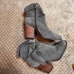 Jessica Simpson Sesley Gray Suede Leather Fringe Heeled Ankle Bootie SZ 10 Comfy Photo 2