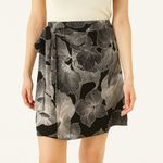 Loft  Black and White Floral Flowy Skirt with Side Bow - size 4 Photo 0