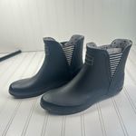 London Fog  Women’s Black Rain Boots Size 10.5 Photo 3