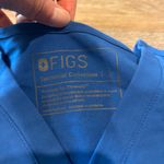 FIGS  Catarina One-Pocket Scrub Top Women’s Small Winning Blue Medical Scrubs Photo 3