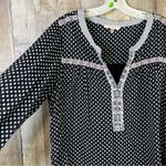 Skies Are Blue  XL Petite (with flaw) Tabbed Sleeves with Deep V-Neck Emb… Photo 2