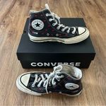 Converse  all Star Chuck Taylor hi top kiss lips embroidered lace up shoes sz7 Photo 8