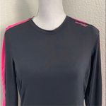 Saucony  Long Sleeve Black Running Shirt Size Medium Photo 9