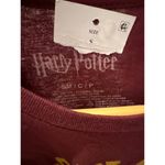 Harry Potter  Unisex Hogwarts Crest Hogwarts Alumni Maroon Shirt NWT Size Small Photo 2