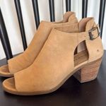 Lucky Brand  Barimo heeled leather peep toe shoes size 5.5 Photo 3
