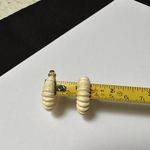 Vintage Signed Vogue Carved Appearance Cream Clip On Non Earrings Gold Tone Photo 3