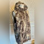 Erin London  Large Faux Fur Vest Front Zip Photo 2