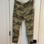 Reebok Lightly used  athletic leggings size large camo pattern Photo 3