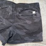 Vuori  Women’s Ripstop Short in Black Camo Size Medium VW364 Photo 5