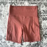 Vuori  Studio Pocket Shorts 5” Photo 1