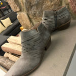 Life Stride Booties  soft system Stylish Gray Ankle Booties 8 1/2 W
Like new Photo 5